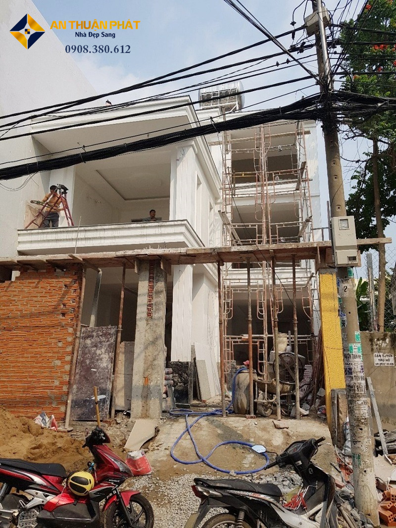 Dịch vụ sửa chữa nhà quận 2 chuyên khắc phục các lỗi thấm dột từ mái tôn.