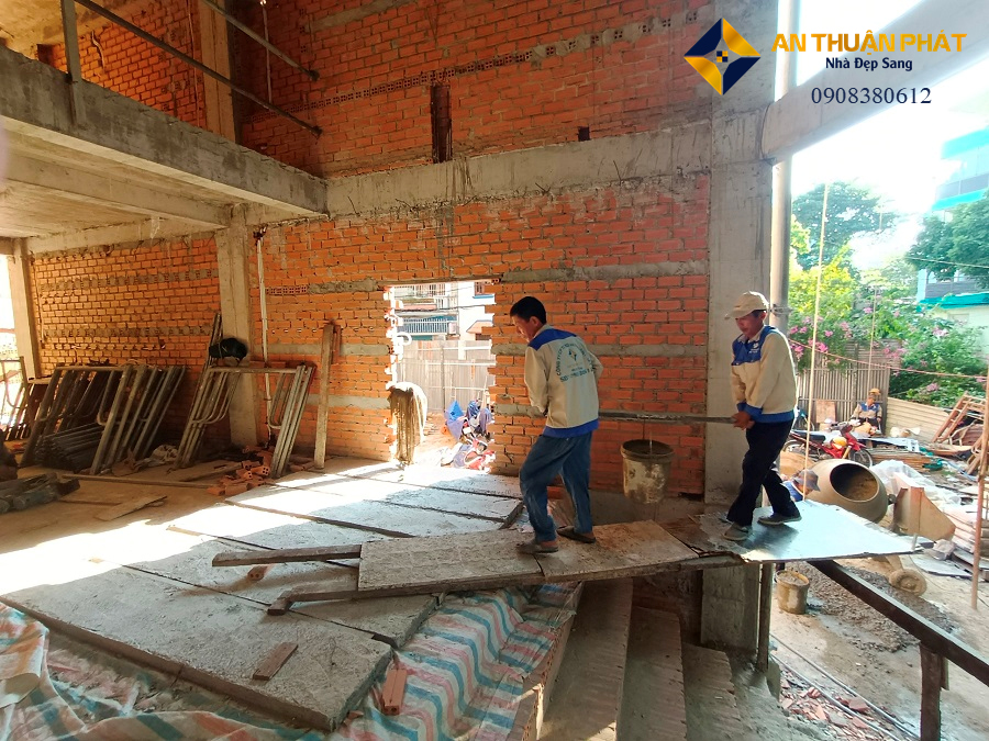  Quá trình xây nhà trọn gói luôn có kỹ sư giám sát chăc chẽ.