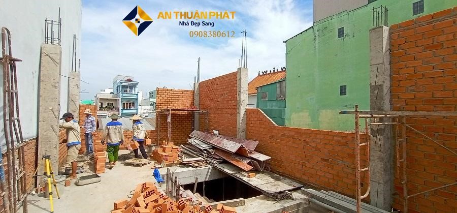 Dịch vụ xây nhà trọn gói Quận 5 tại An Thuận Phát có giá cả phù hợp với nhiều gia đình.