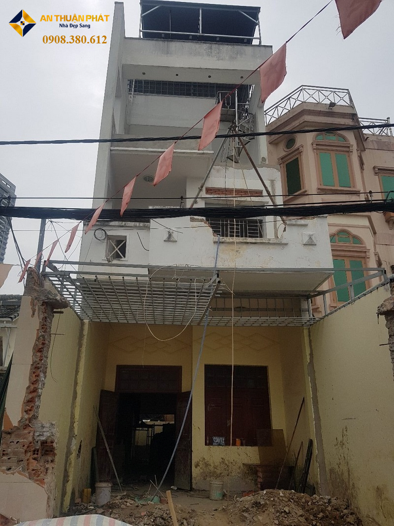 Bạn cần tính toán các chi phí ước tính để đảm bảo rằng chi phí thực tế không vượt quá ngân sách trong quá trình sửa nhà